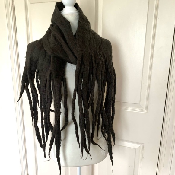 Taiana FW09 Hand-Felted Merino Wool Scarf - Picture 2 of 6